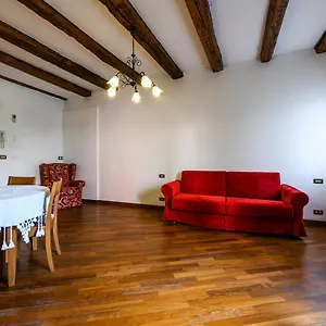Red Fashion Apartment Venice